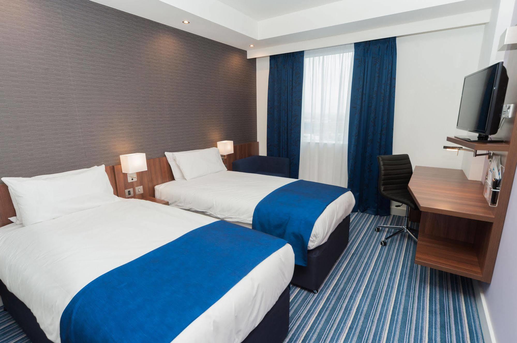 Holiday Inn Express Aberdeen Airport By Ihg Dyce Extérieur photo